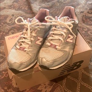Ladies New Balance athletic shoes size 6.5 used